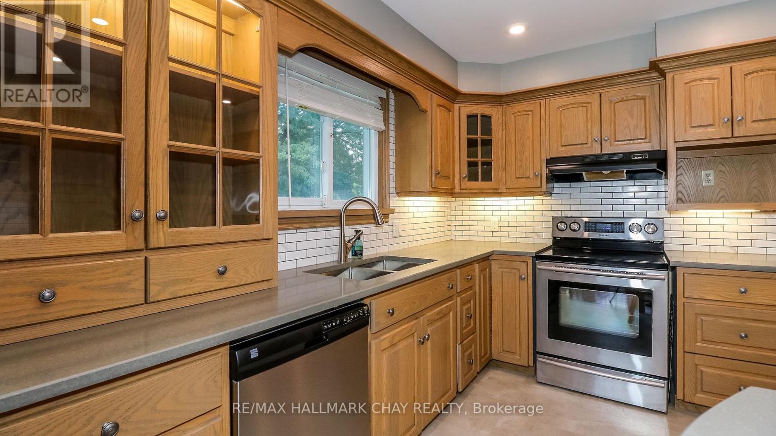 250 Superior Street, Clearview, Ontario  L0M 1S0 - Photo 13 - S12429486