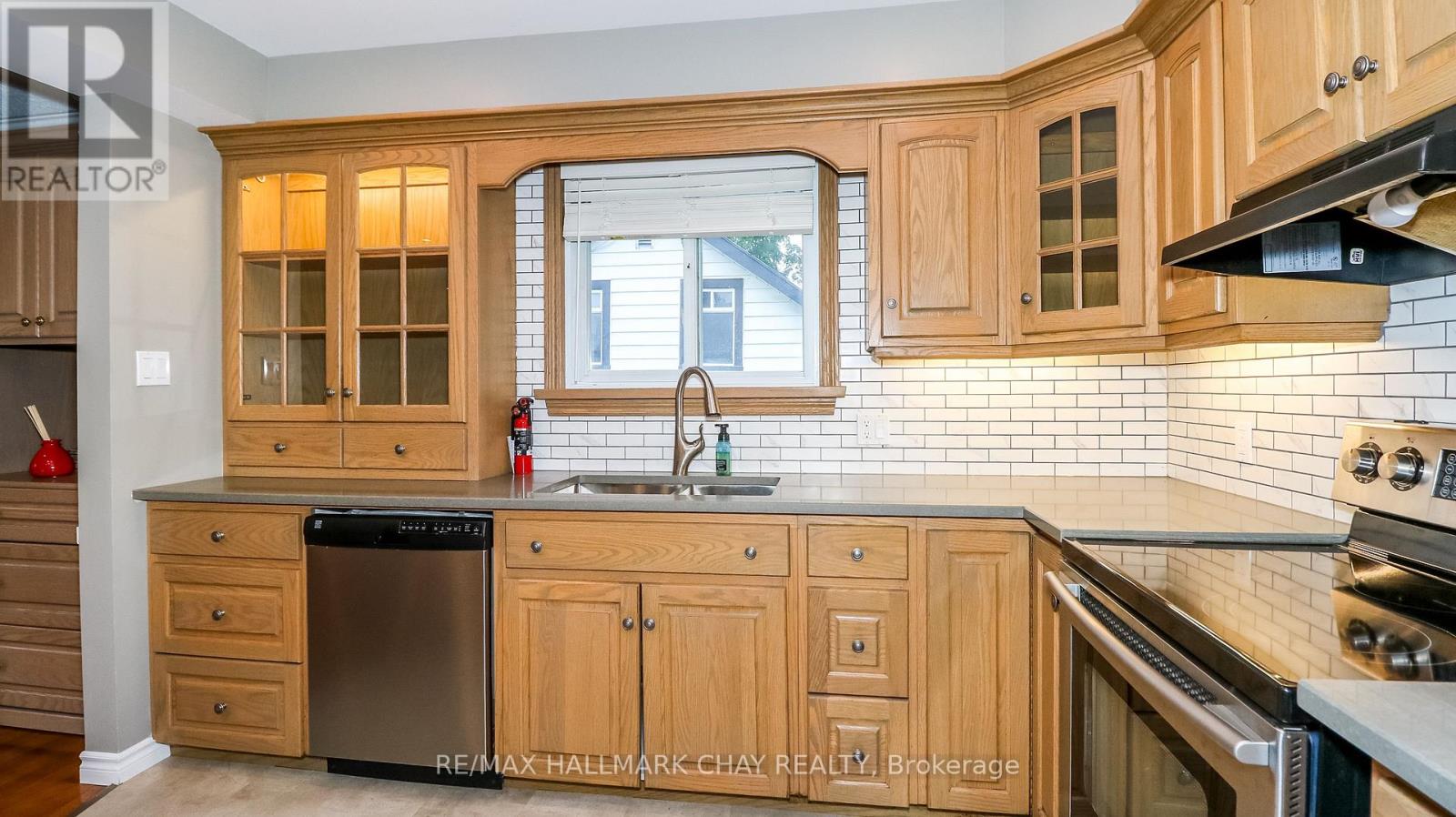 250 Superior Street, Clearview, Ontario  L0M 1S0 - Photo 15 - S12429486