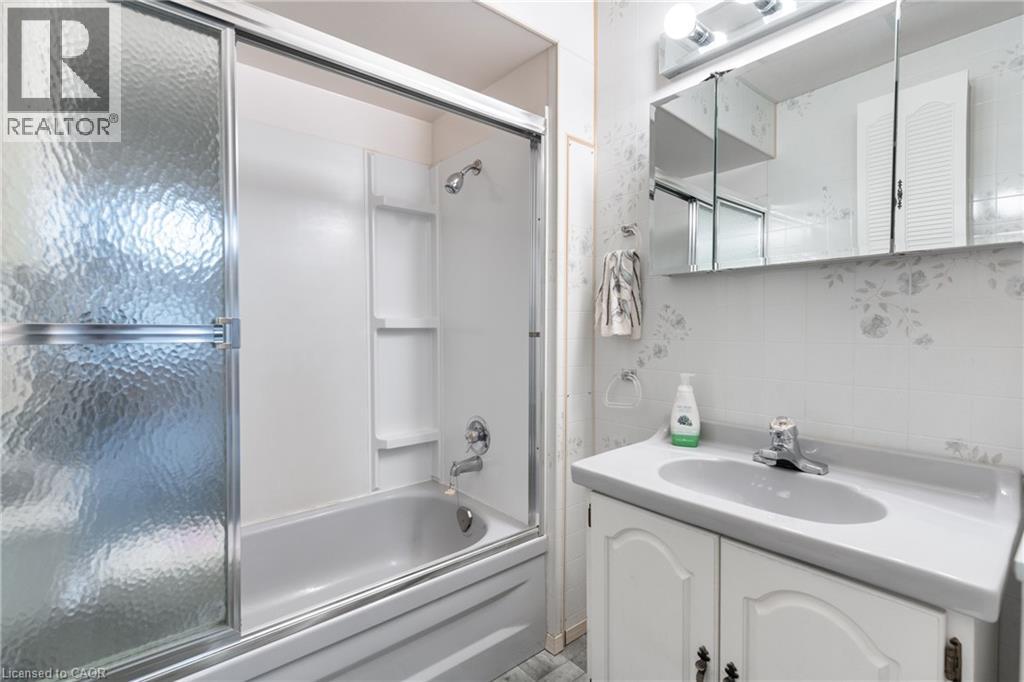 45 East Bend Avenue N, Hamilton, Ontario  L8L 7E1 - Photo 16 - 40742676