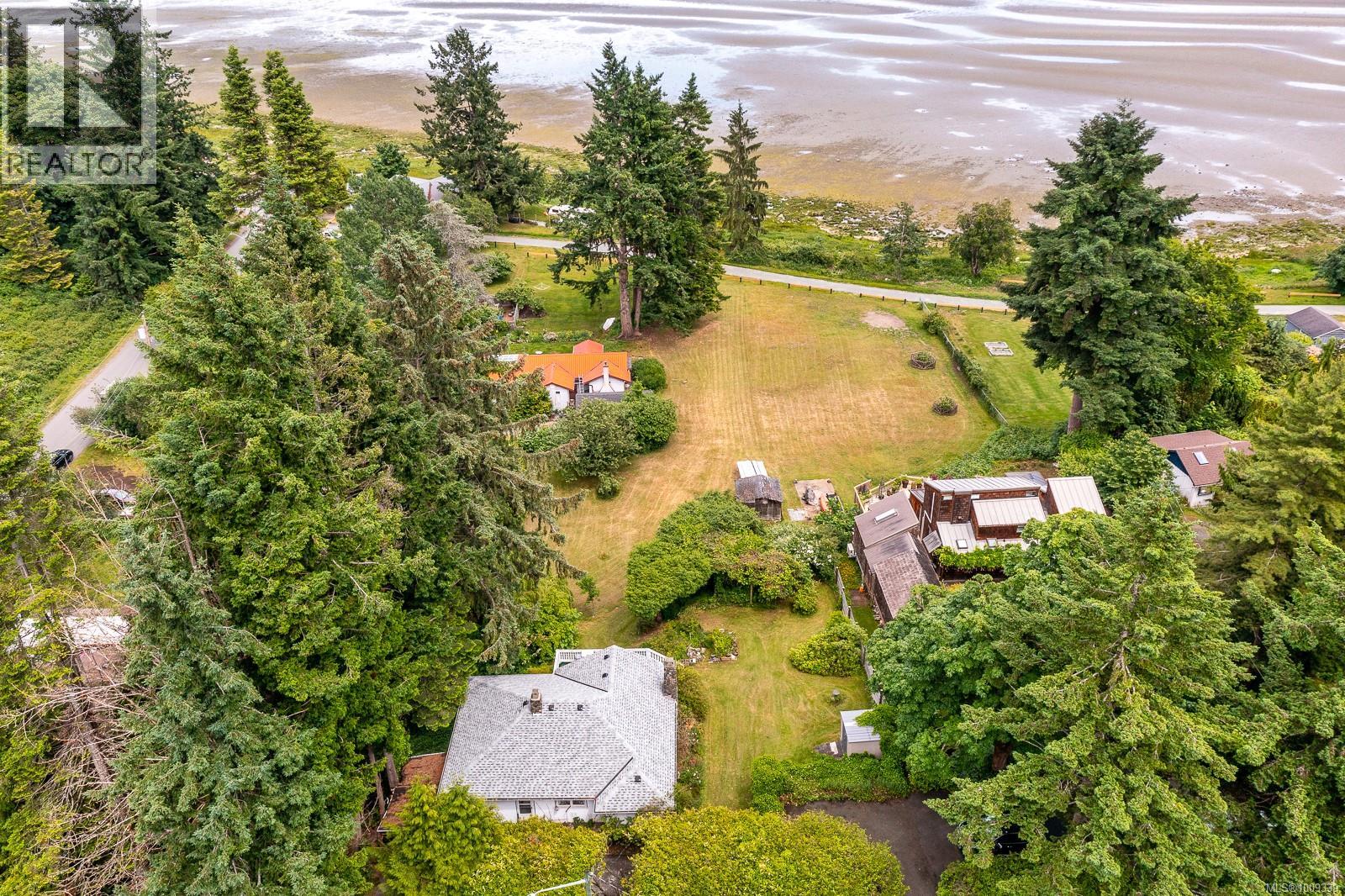 3508 Island Hwy S, Courtenay, British Columbia