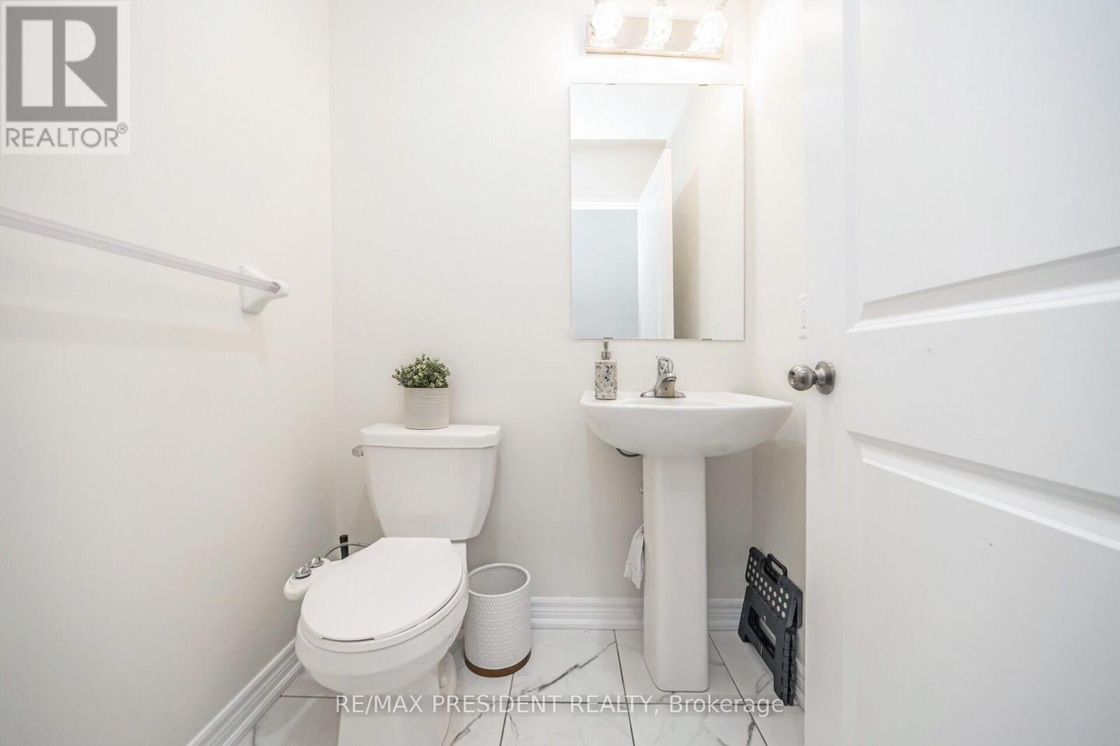 25 Adventura Road, Brampton, Ontario  L7A 5A7 - Photo 10 - W12429498