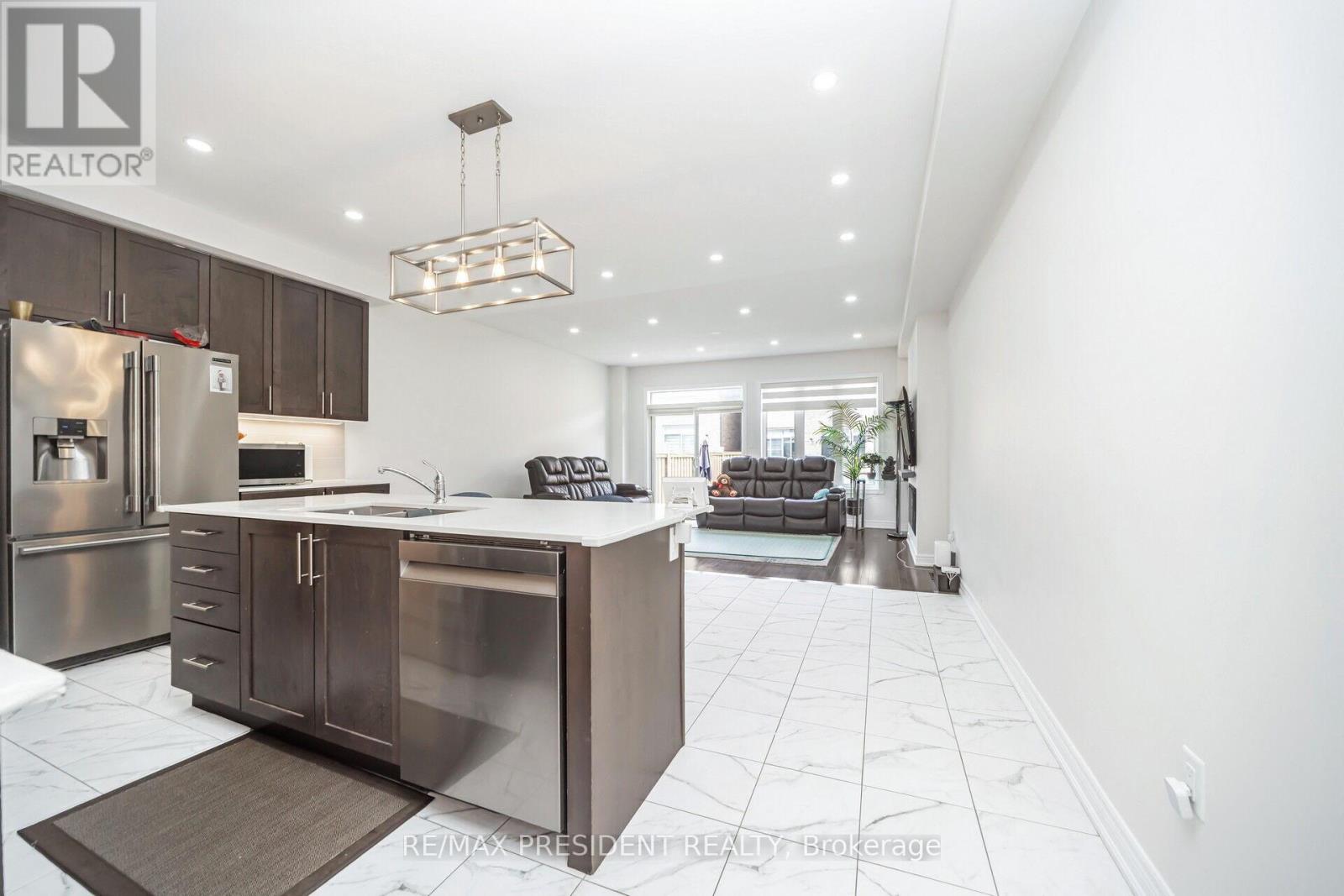 25 Adventura Road, Brampton, Ontario  L7A 5A7 - Photo 11 - W12429498
