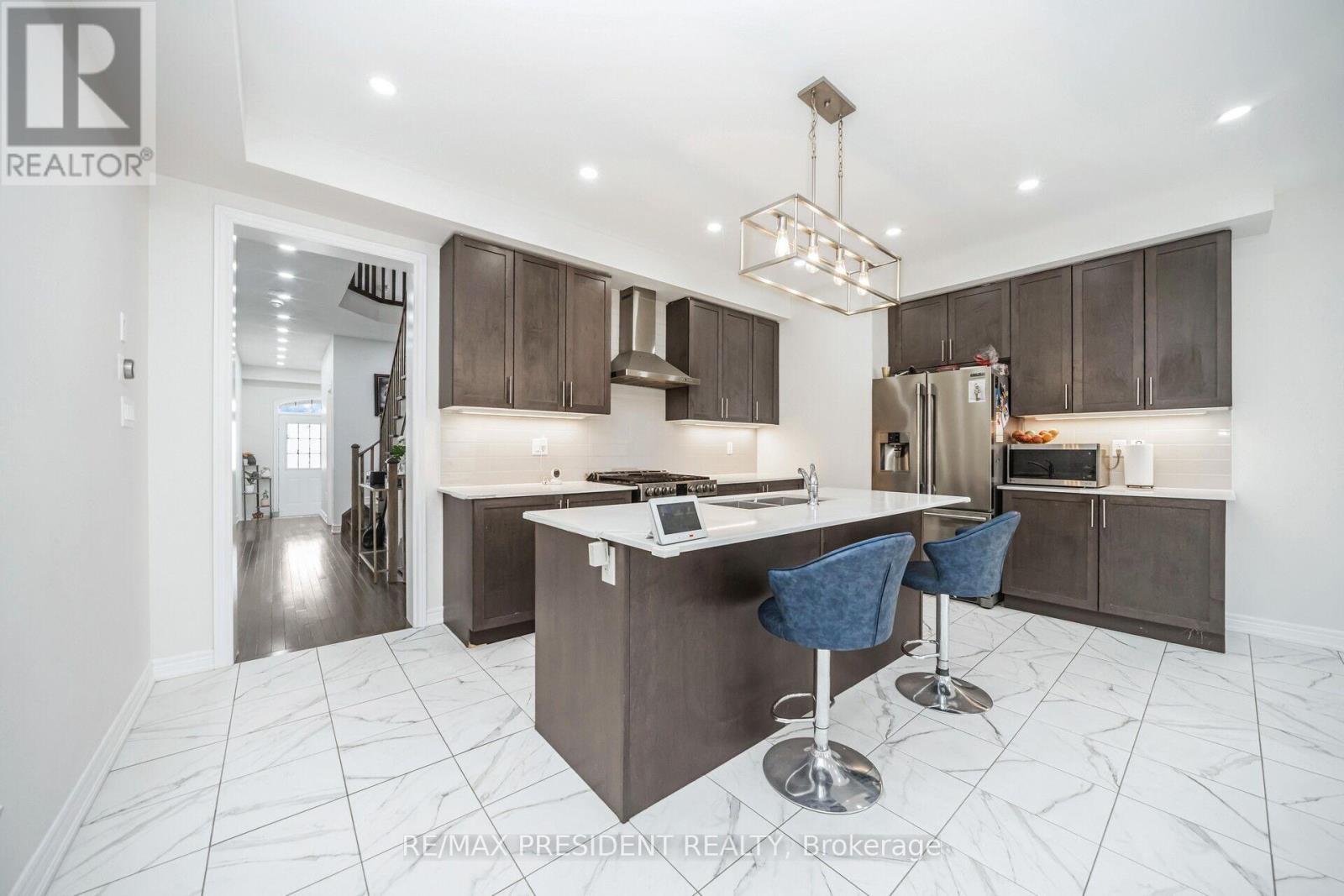 25 Adventura Road, Brampton, Ontario  L7A 5A7 - Photo 12 - W12429498
