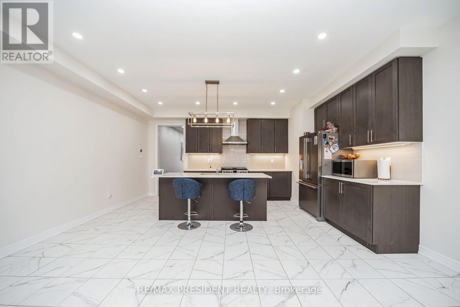 25 Adventura Road, Brampton, Ontario  L7A 5A7 - Photo 13 - W12429498