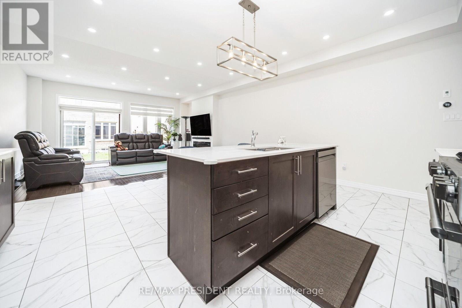 25 Adventura Road, Brampton, Ontario  L7A 5A7 - Photo 16 - W12429498