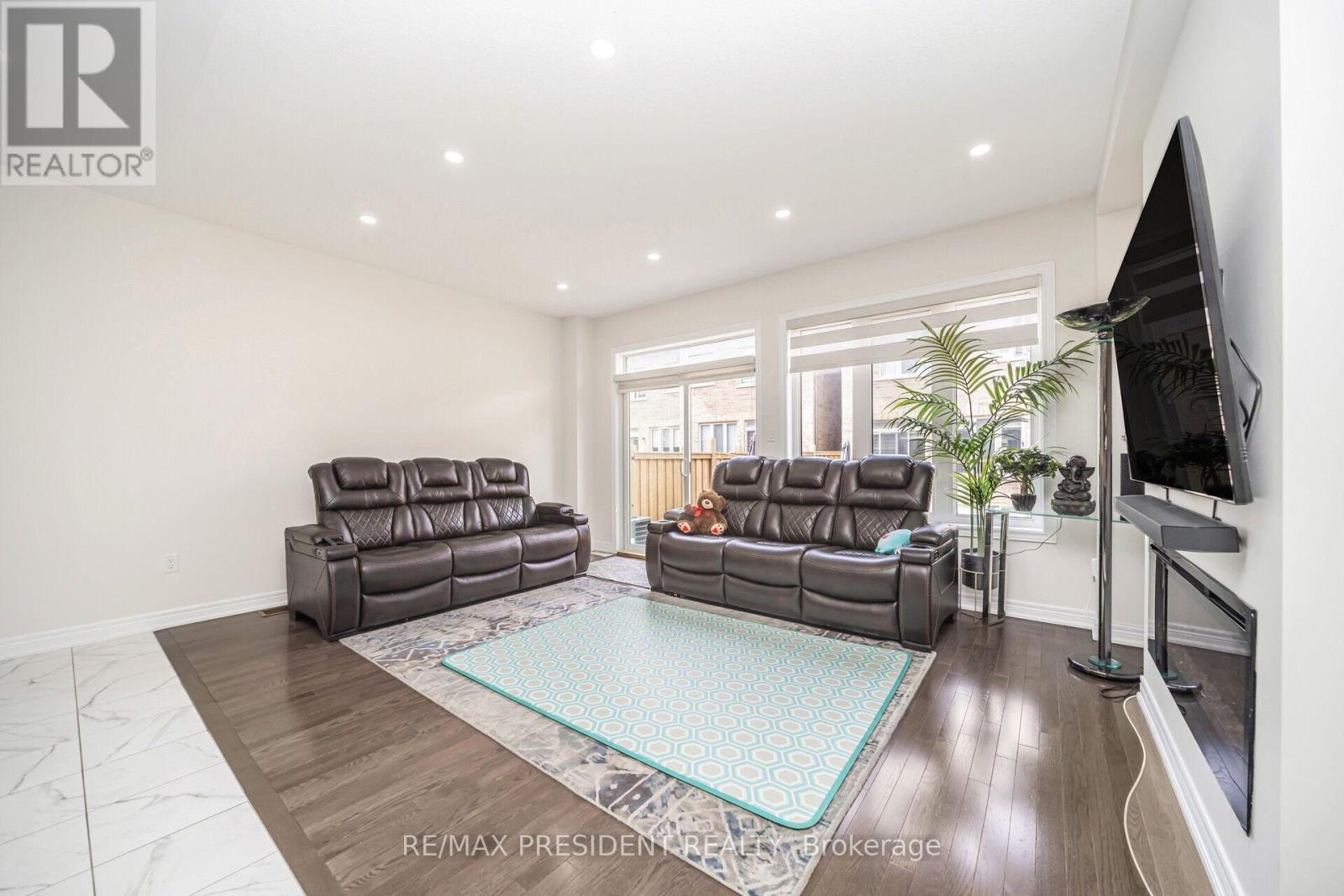 25 Adventura Road, Brampton, Ontario  L7A 5A7 - Photo 19 - W12429498