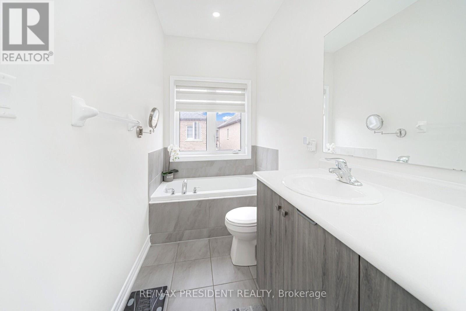 25 Adventura Road, Brampton, Ontario  L7A 5A7 - Photo 29 - W12429498