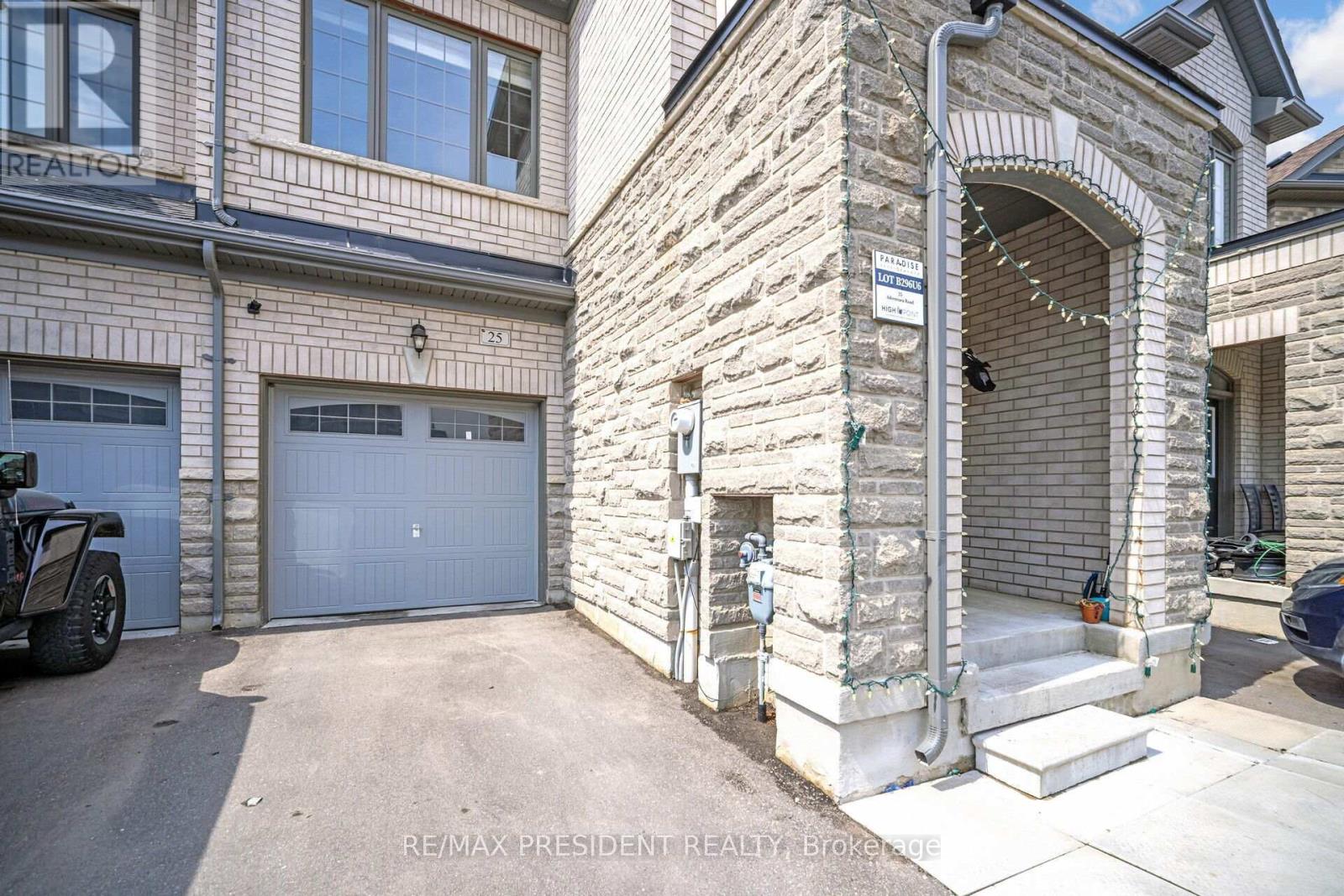 25 Adventura Road, Brampton, Ontario  L7A 5A7 - Photo 3 - W12429498