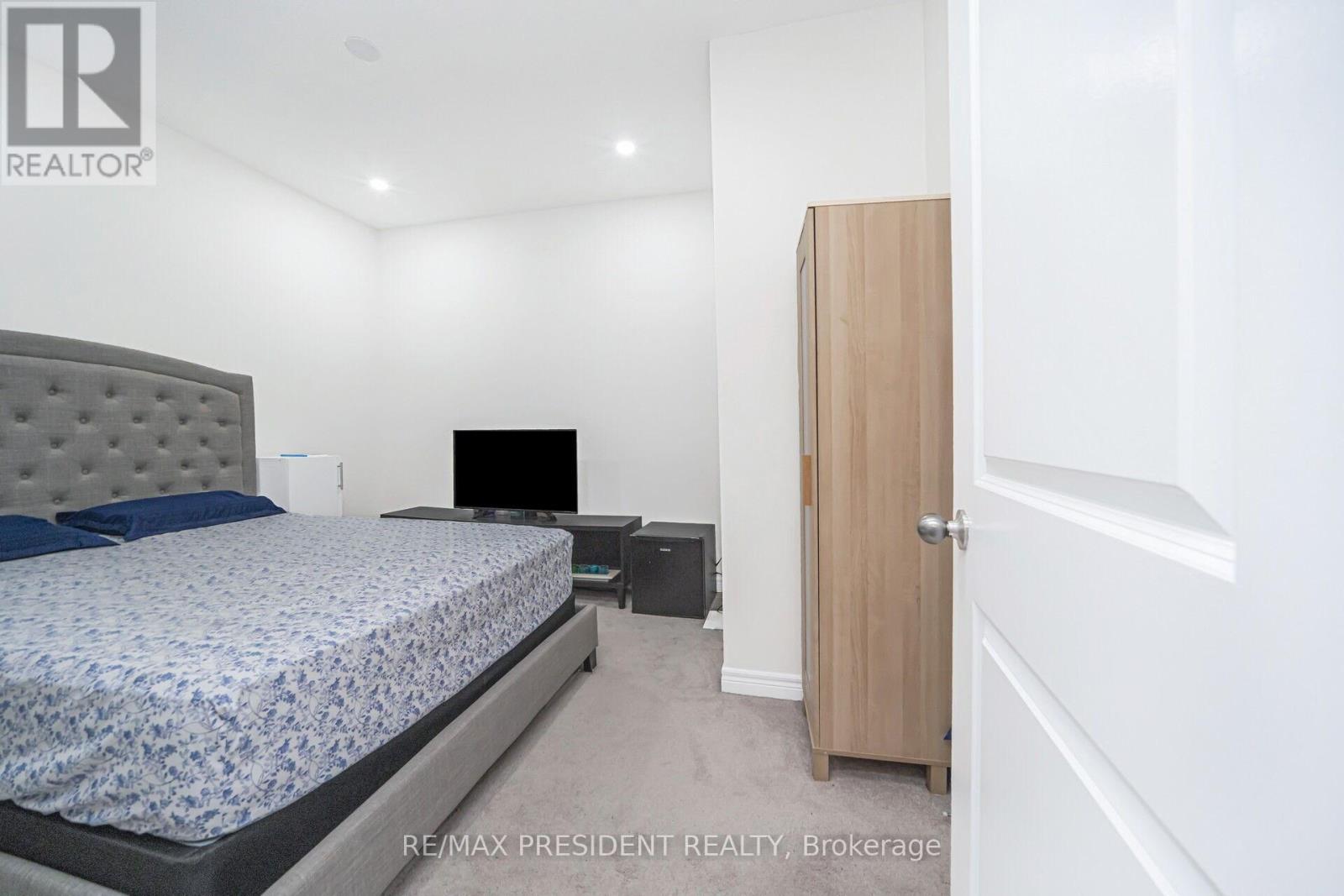 25 Adventura Road, Brampton, Ontario  L7A 5A7 - Photo 38 - W12429498