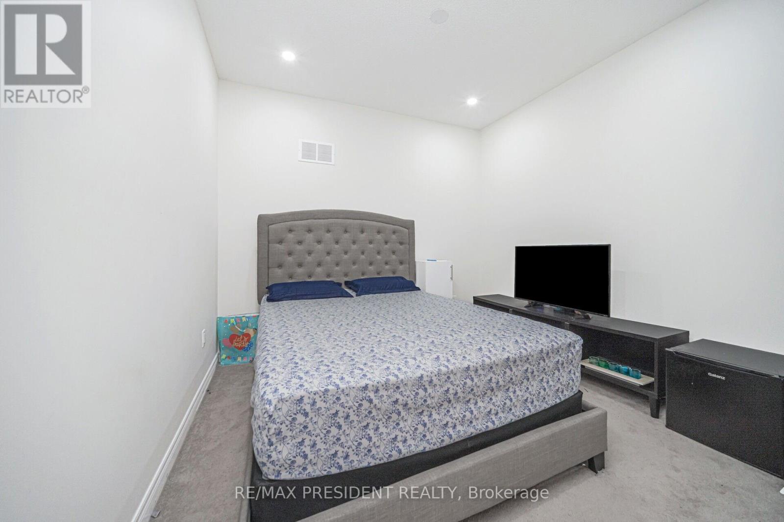25 Adventura Road, Brampton, Ontario  L7A 5A7 - Photo 39 - W12429498