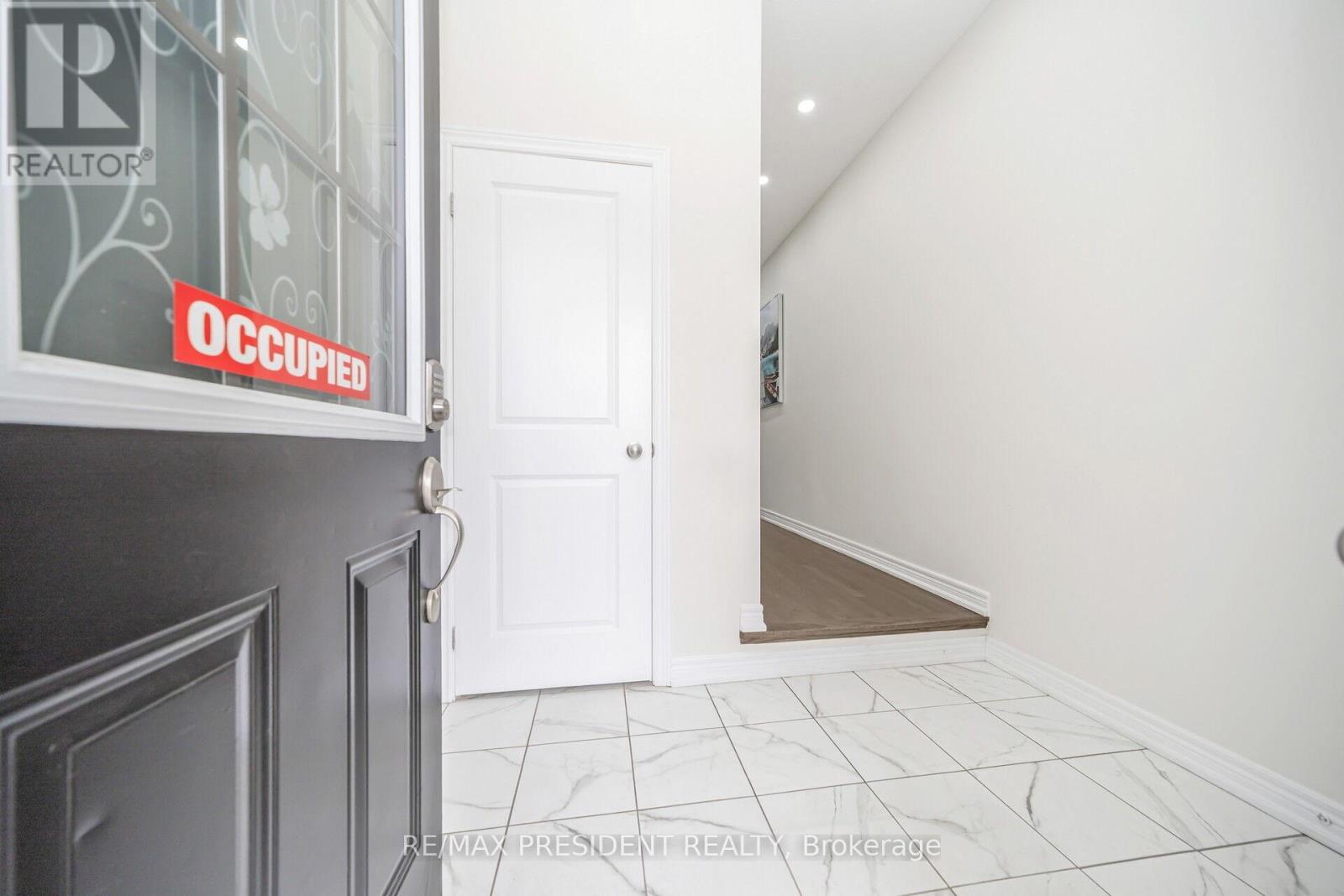 25 Adventura Road, Brampton, Ontario  L7A 5A7 - Photo 6 - W12429498