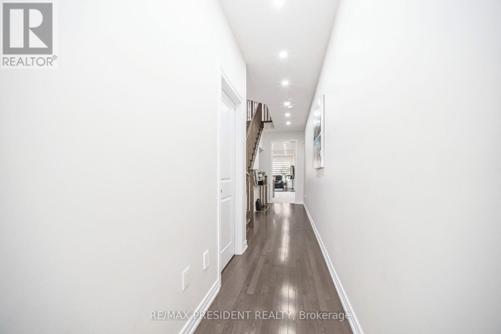 25 Adventura Road, Brampton, Ontario  L7A 5A7 - Photo 9 - W12429498