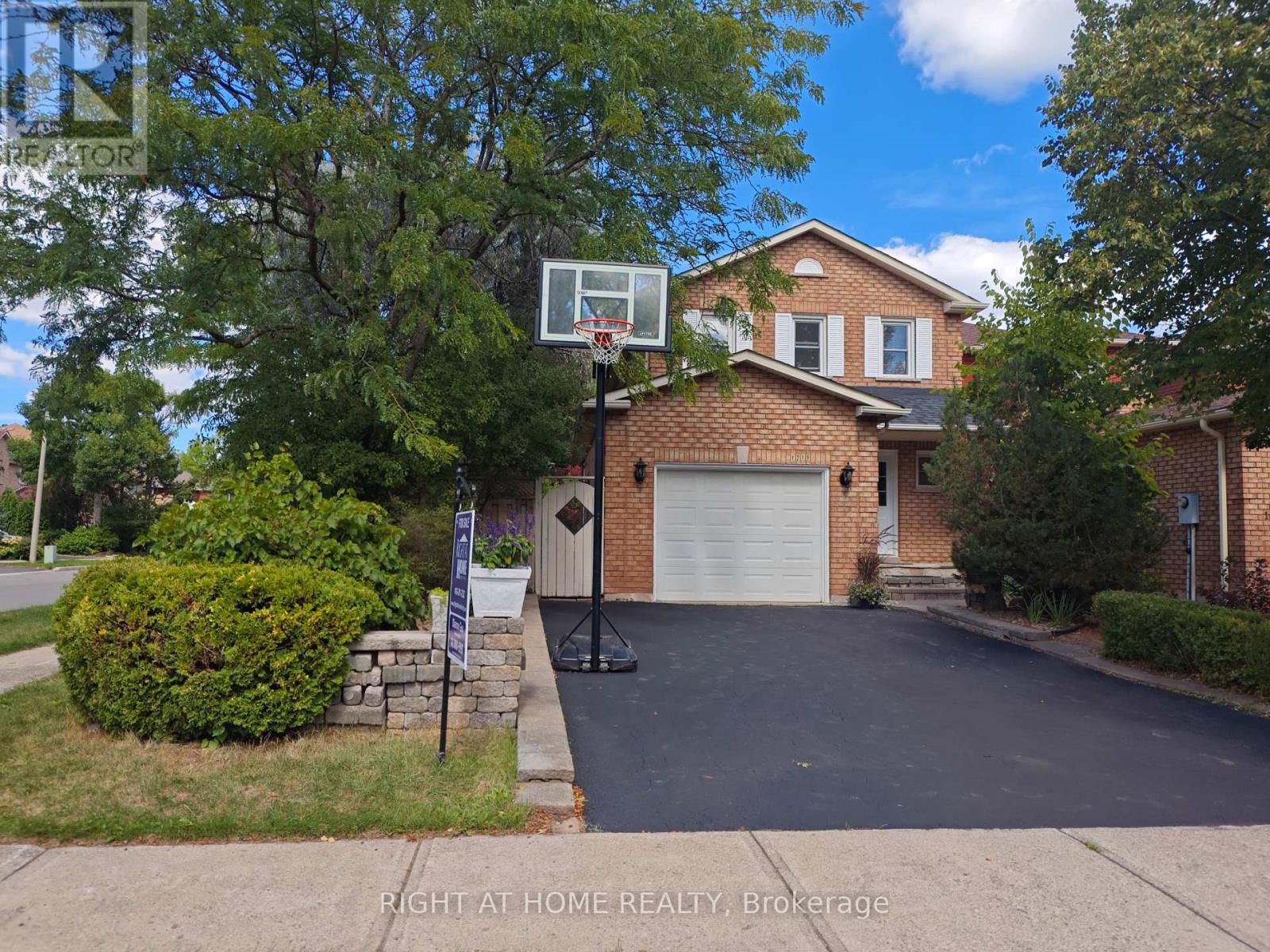 1216 Blackburn Drive, Oakville, Ontario  L6M 2X9 - Photo 2 - W12429510