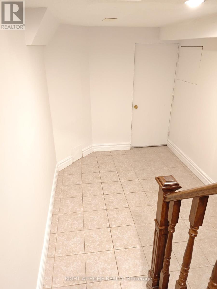 1216 Blackburn Drive, Oakville, Ontario  L6M 2X9 - Photo 30 - W12429510