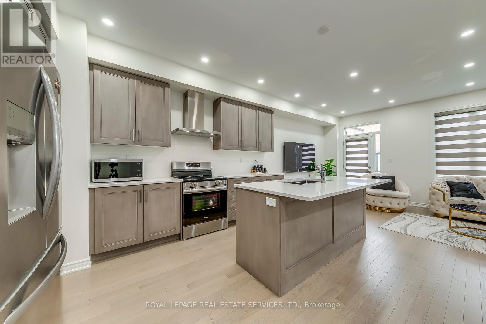 595 Celandine Terrace, Milton, Ontario  L9E 1Z7 - Photo 10 - W12429522