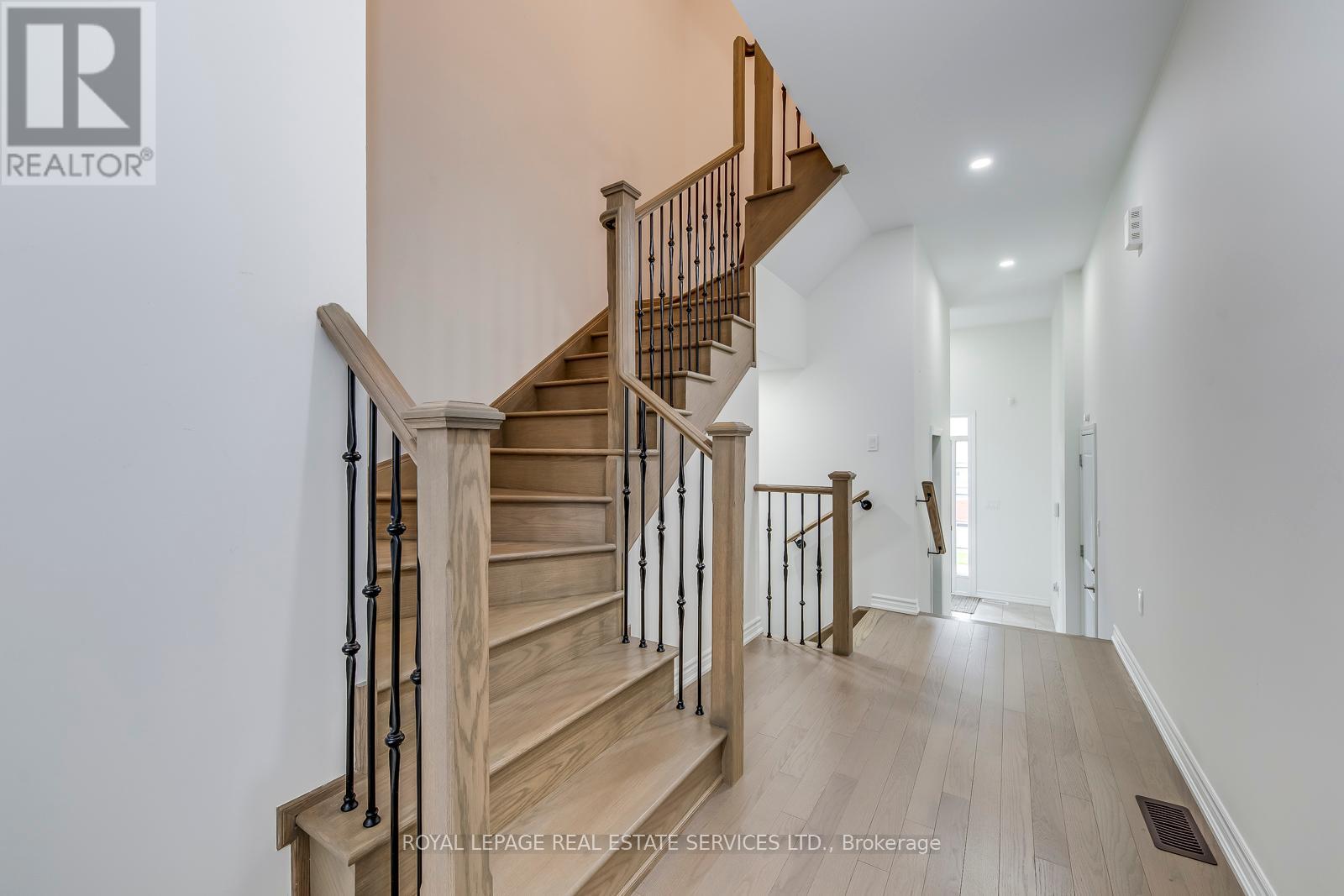 595 Celandine Terrace, Milton, Ontario  L9E 1Z7 - Photo 12 - W12429522