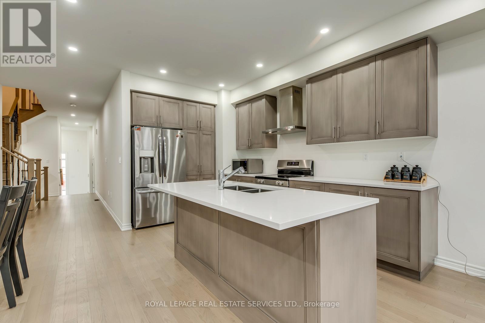 595 Celandine Terrace, Milton, Ontario  L9E 1Z7 - Photo 8 - W12429522