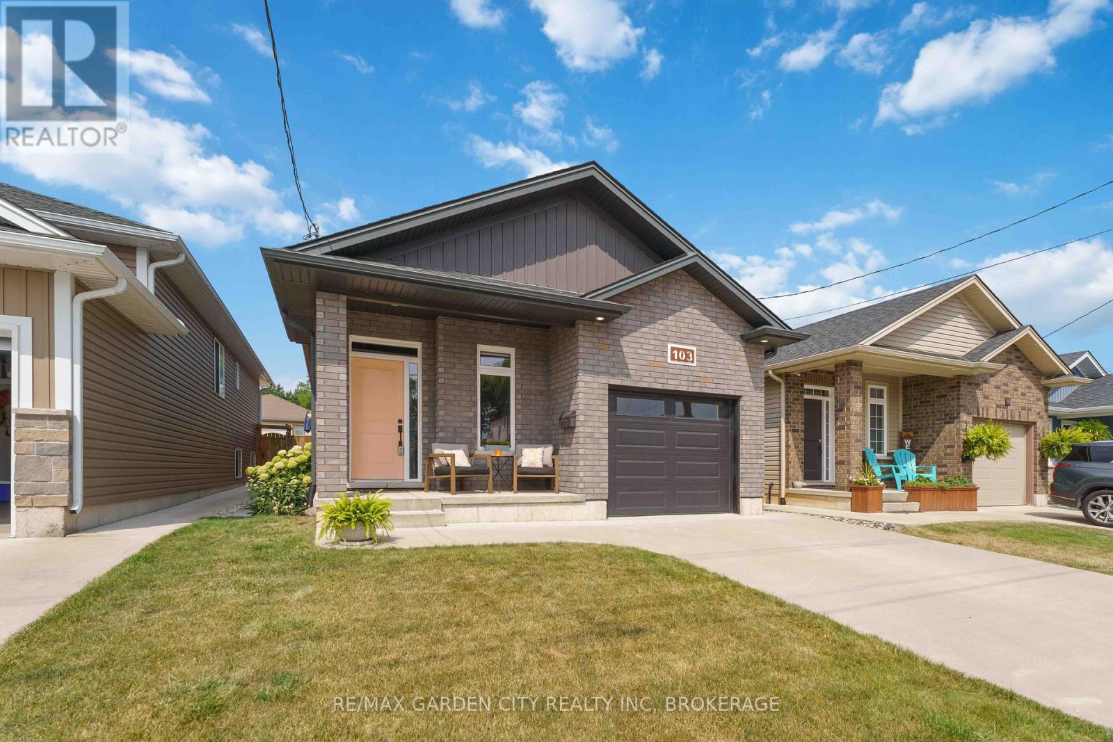 103 Scholfield Avenue S, Welland, Ontario  L3B 1N4 - Photo 1 - X12428072