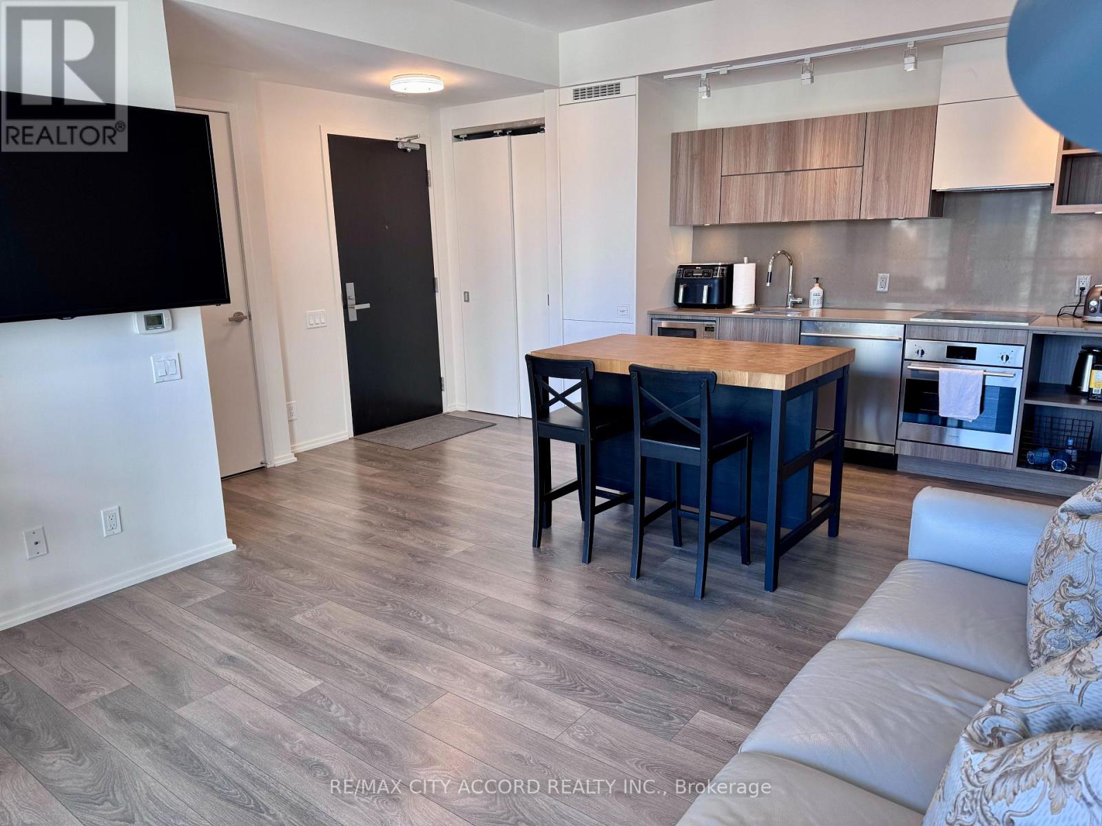 1908 - 125 Peter Street, Toronto, Ontario  M5V 2G9 - Photo 10 - C12429546