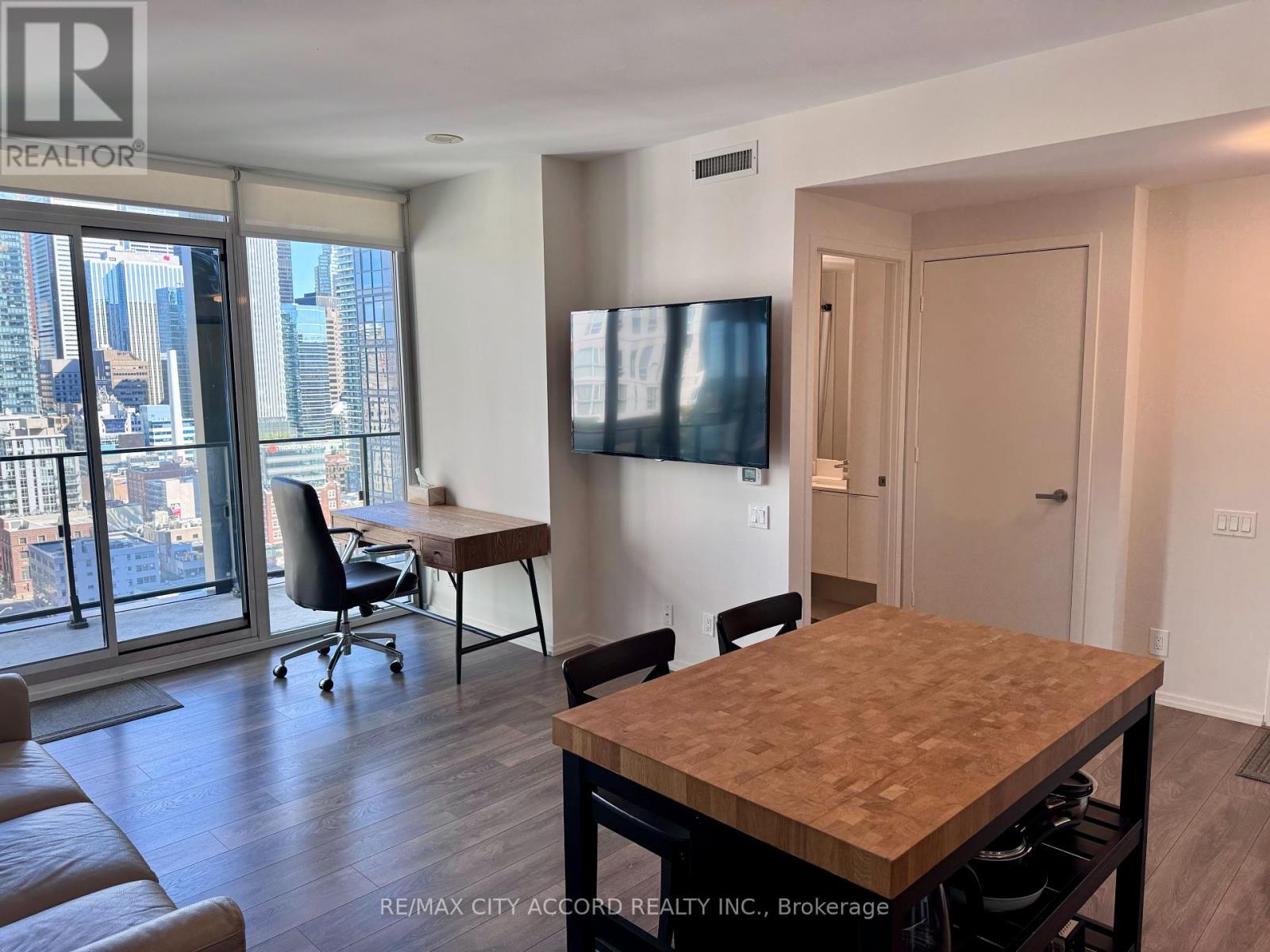 1908 - 125 Peter Street, Toronto, Ontario  M5V 2G9 - Photo 2 - C12429546
