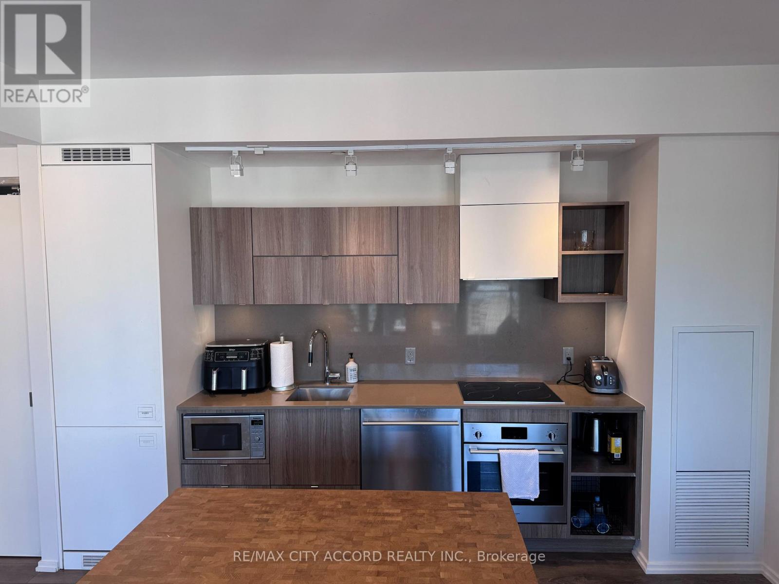 1908 - 125 Peter Street, Toronto, Ontario  M5V 2G9 - Photo 9 - C12429546