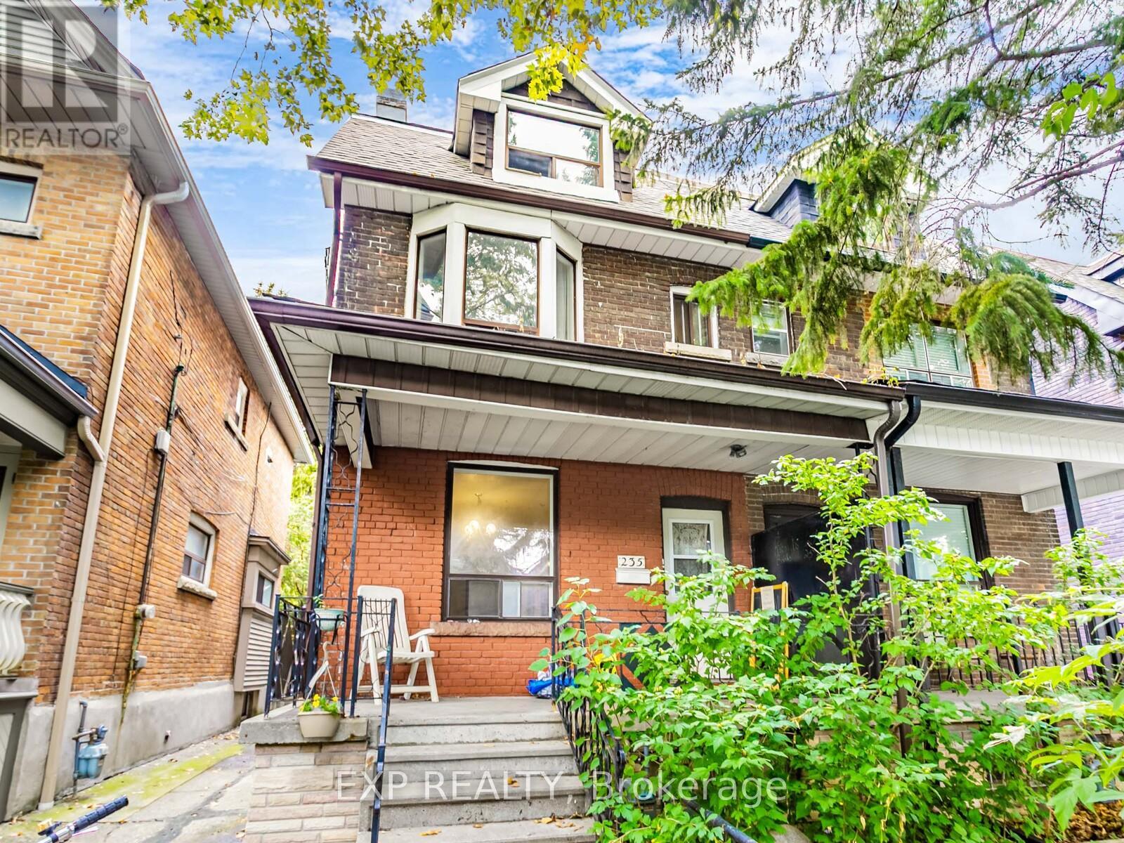 235 GRACE STREET, Toronto, Ontario