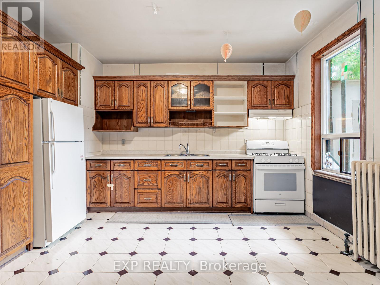 235 Grace Street, Toronto, Ontario  M6G 3A7 - Photo 11 - C12429617