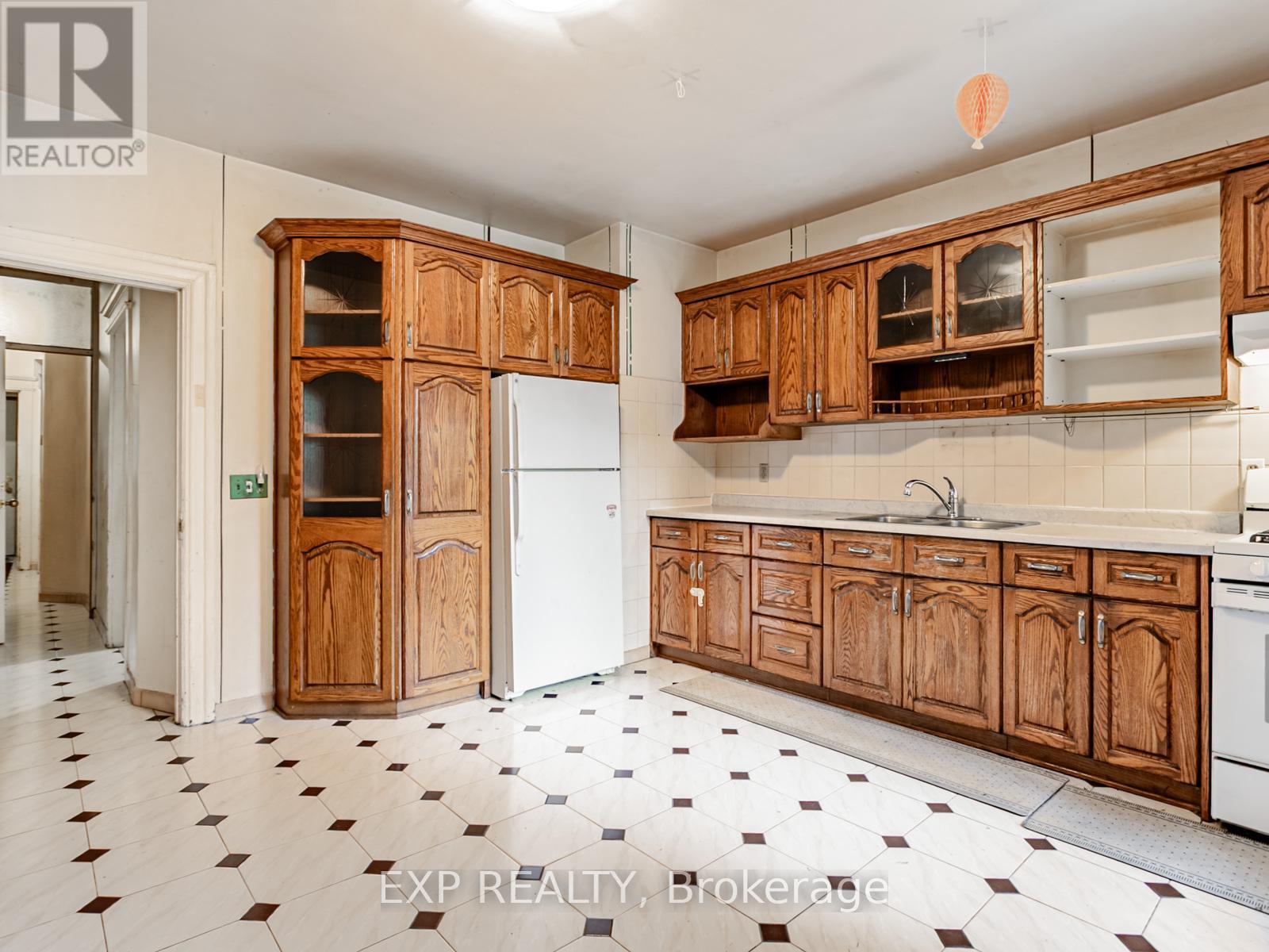 235 Grace Street, Toronto, Ontario  M6G 3A7 - Photo 13 - C12429617