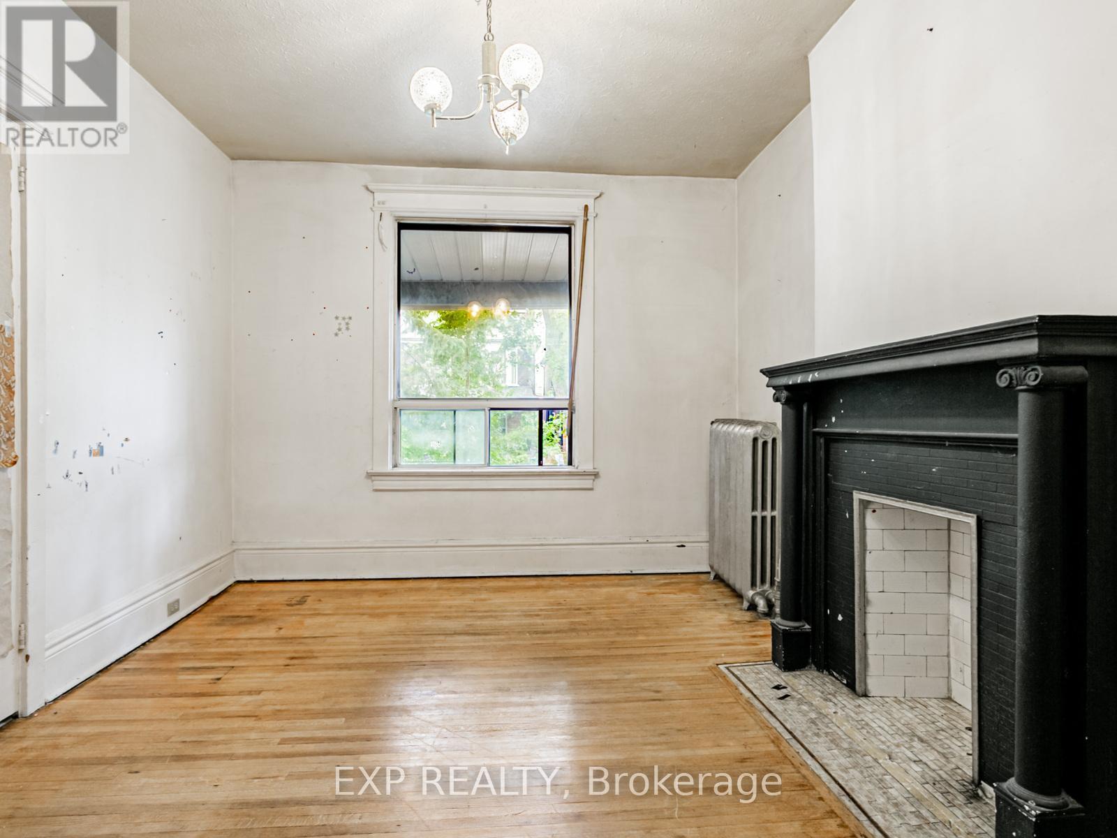 235 Grace Street, Toronto, Ontario  M6G 3A7 - Photo 3 - C12429617