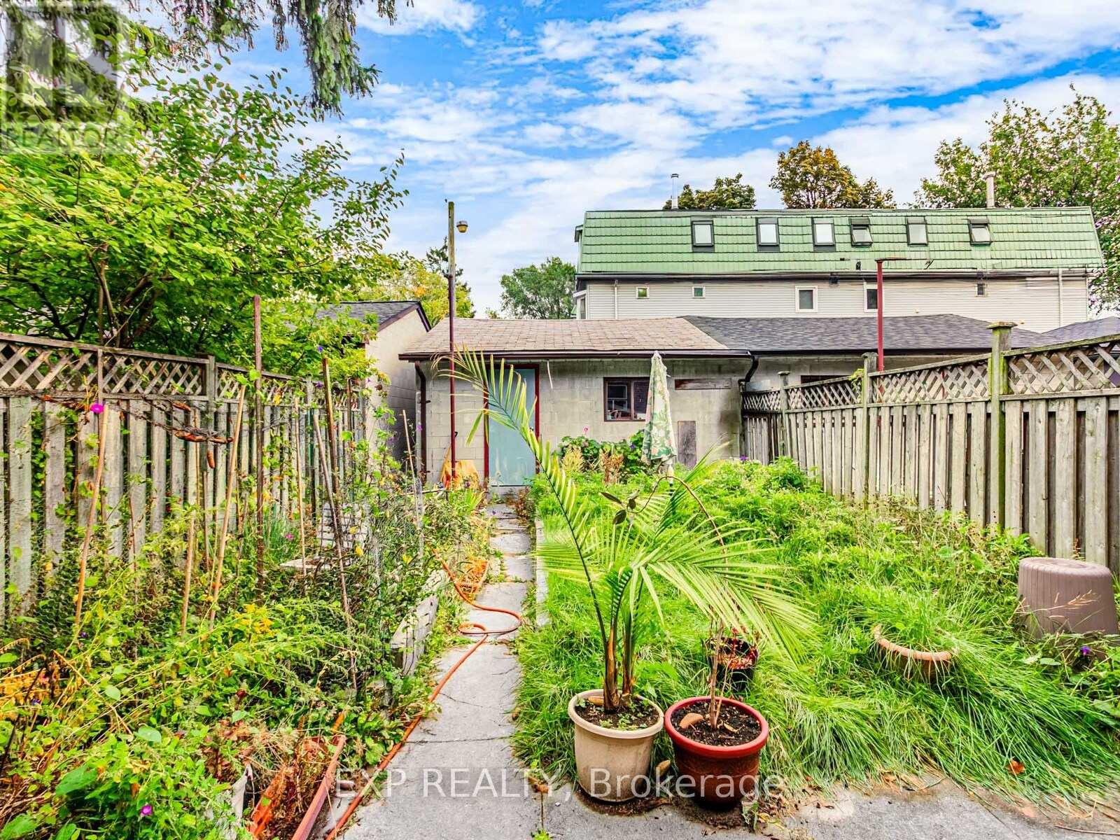 235 Grace Street, Toronto, Ontario  M6G 3A7 - Photo 32 - C12429617