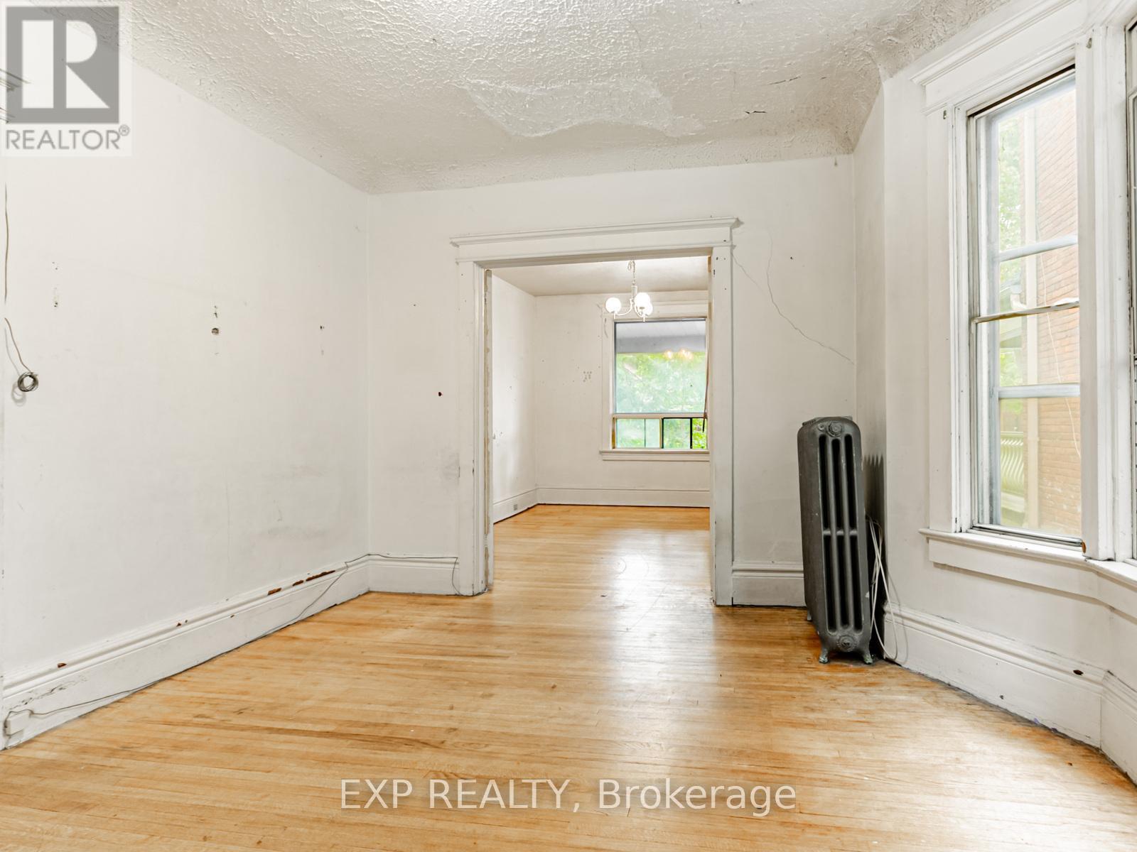 235 Grace Street, Toronto, Ontario  M6G 3A7 - Photo 8 - C12429617