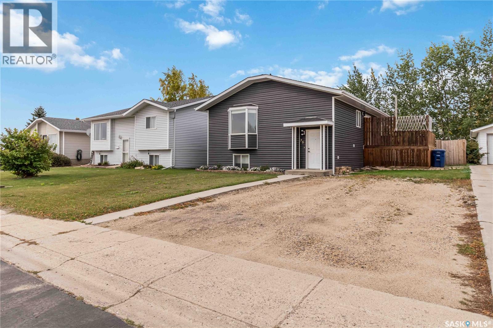 75 3rd Street, Humboldt, Saskatchewan  S0K 2A0 - Photo 2 - SK019409