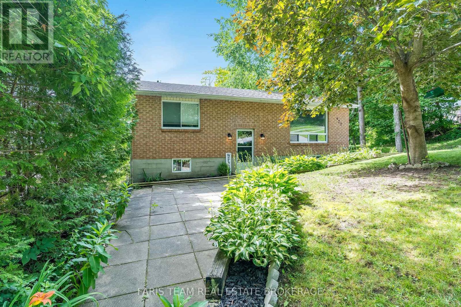 427 Ann Street, Tay, Ontario  L0K 1R0 - Photo 3 - S12428076