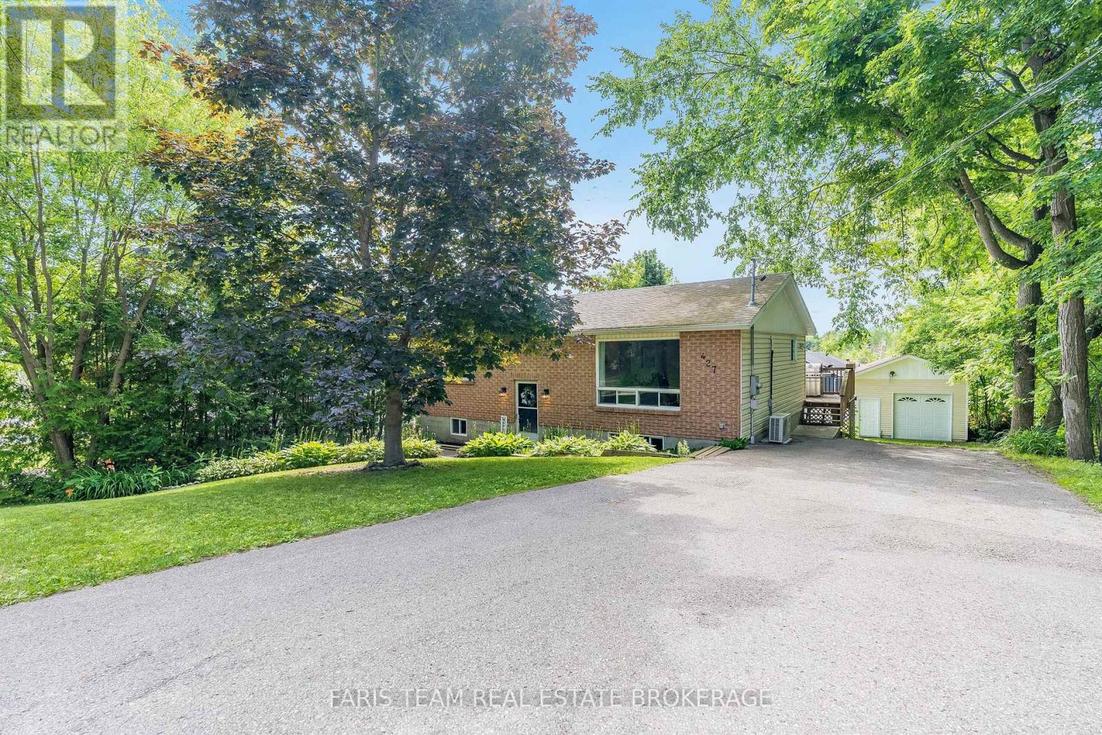427 Ann Street, Tay, Ontario  L0K 1R0 - Photo 2 - S12428076