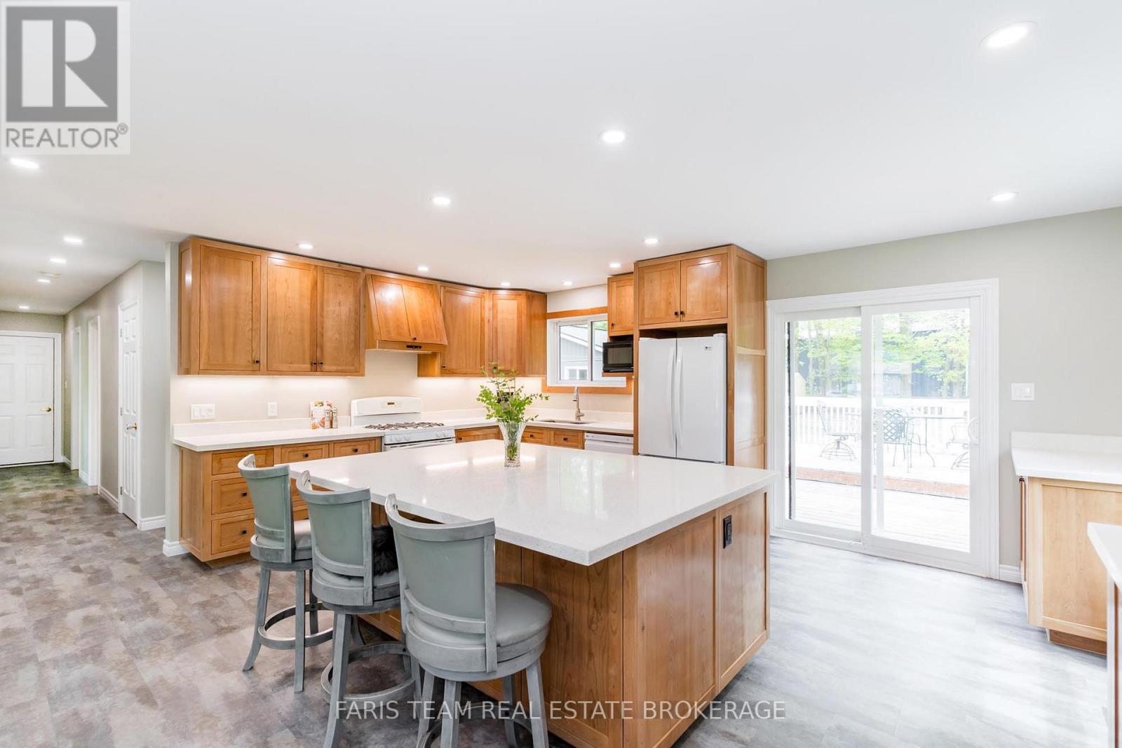 1941 Vespra Valley Road, Springwater, Ontario  L0L 1Y2 - Photo 10 - S12429560