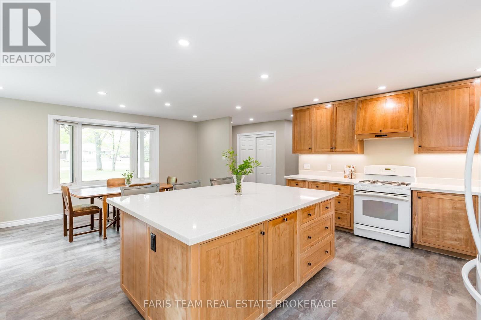 1941 Vespra Valley Road, Springwater, Ontario  L0L 1Y2 - Photo 13 - S12429560