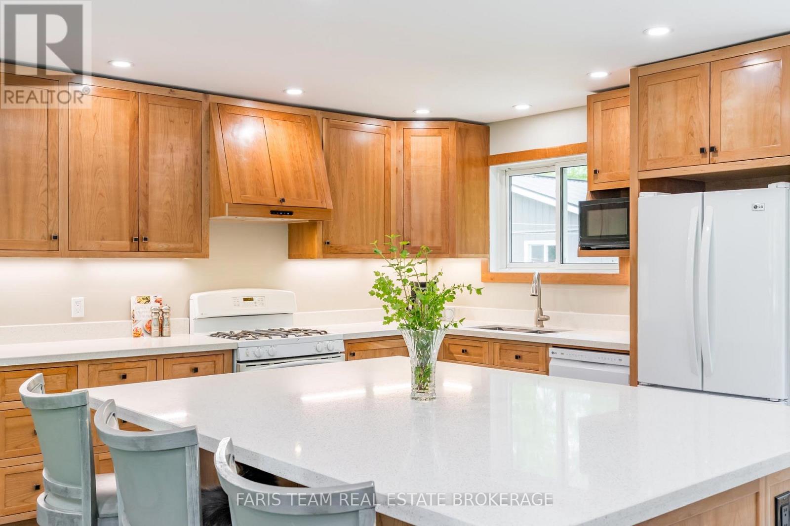1941 Vespra Valley Road, Springwater, Ontario  L0L 1Y2 - Photo 14 - S12429560