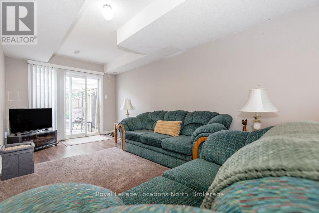 46 Admiral Road, Wasaga Beach, Ontario  L9Z 3C6 - Photo 17 - S12429682