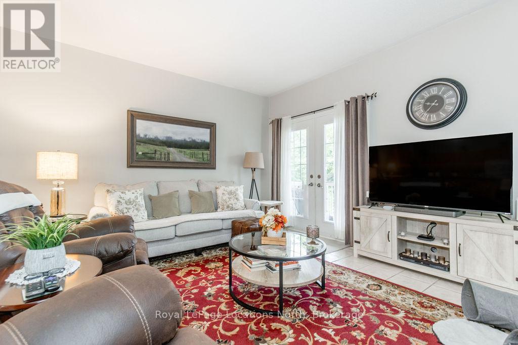 46 Admiral Road, Wasaga Beach, Ontario  L9Z 3C6 - Photo 4 - S12429682