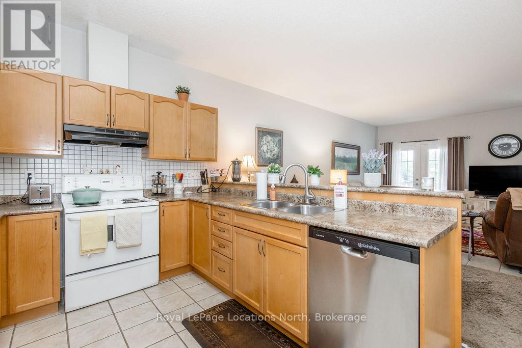 46 Admiral Road, Wasaga Beach, Ontario  L9Z 3C6 - Photo 9 - S12429682
