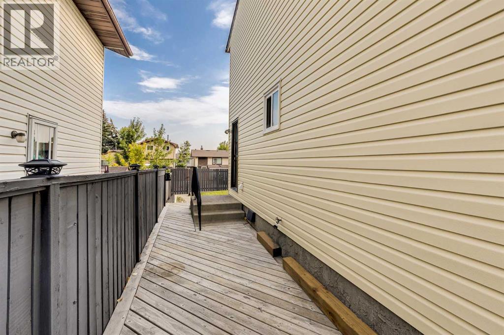 1028 Berkley Drive Nw, Calgary, Alberta  T3K 1A3 - Photo 28 - A2256185