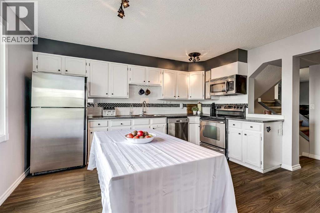 1028 Berkley Drive Nw, Calgary, Alberta  T3K 1A3 - Photo 7 - A2256185