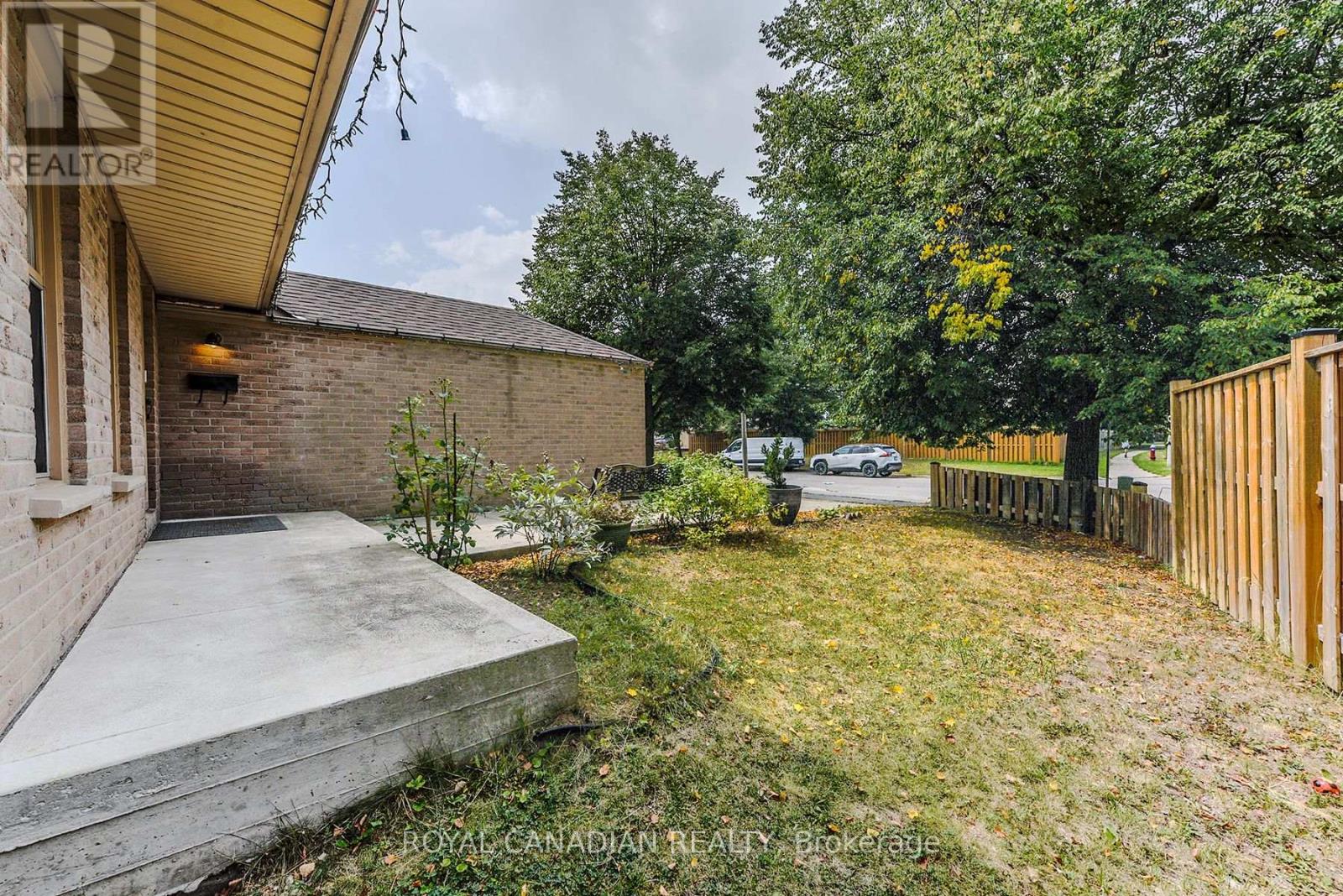 2 Mayberry Court, Brampton, Ontario  L6S 5A9 - Photo 6 - W12429548