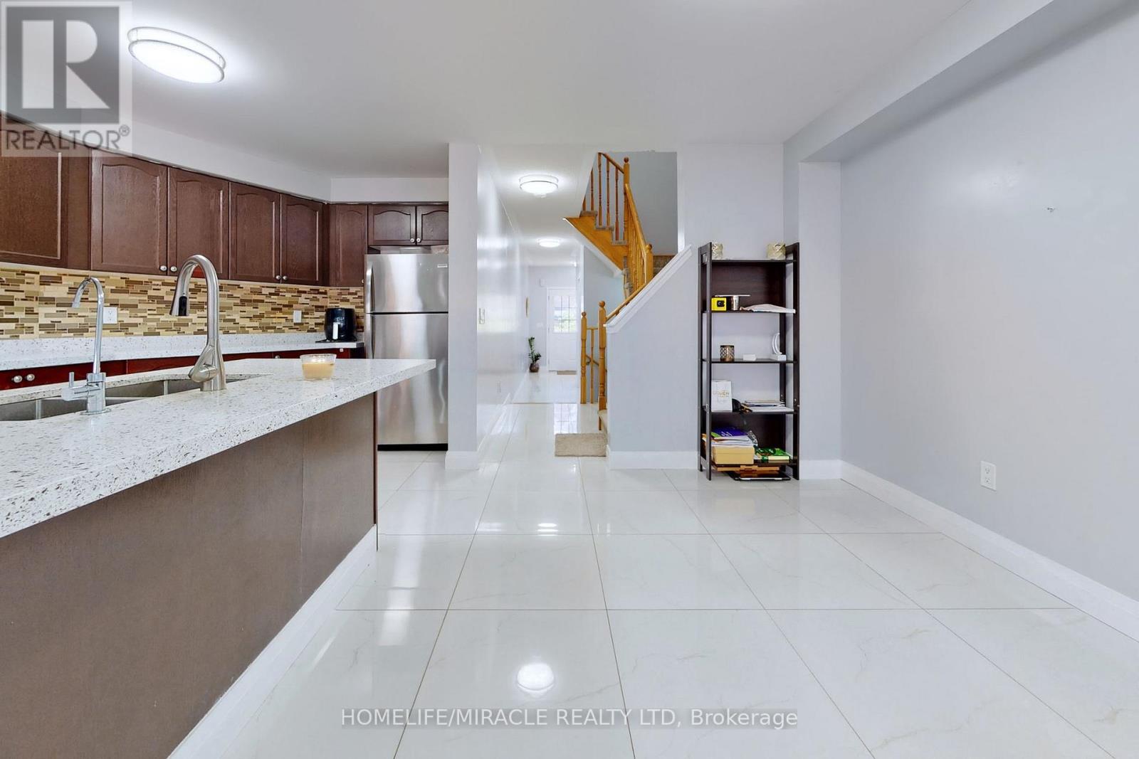 15 Masseyfield Street N, Brampton, Ontario  L6P 3E1 - Photo 11 - W12429551