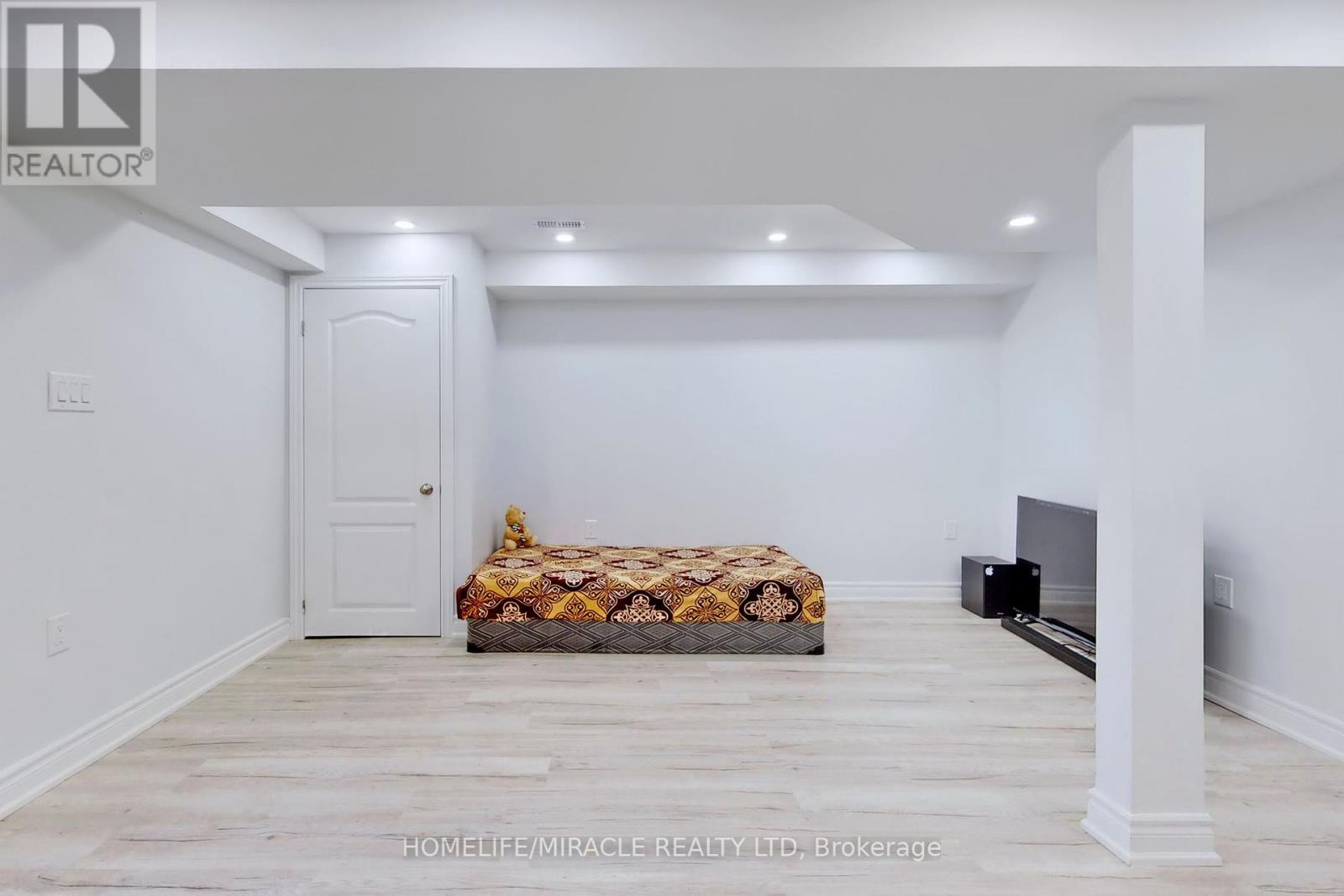 15 Masseyfield Street N, Brampton, Ontario  L6P 3E1 - Photo 27 - W12429551
