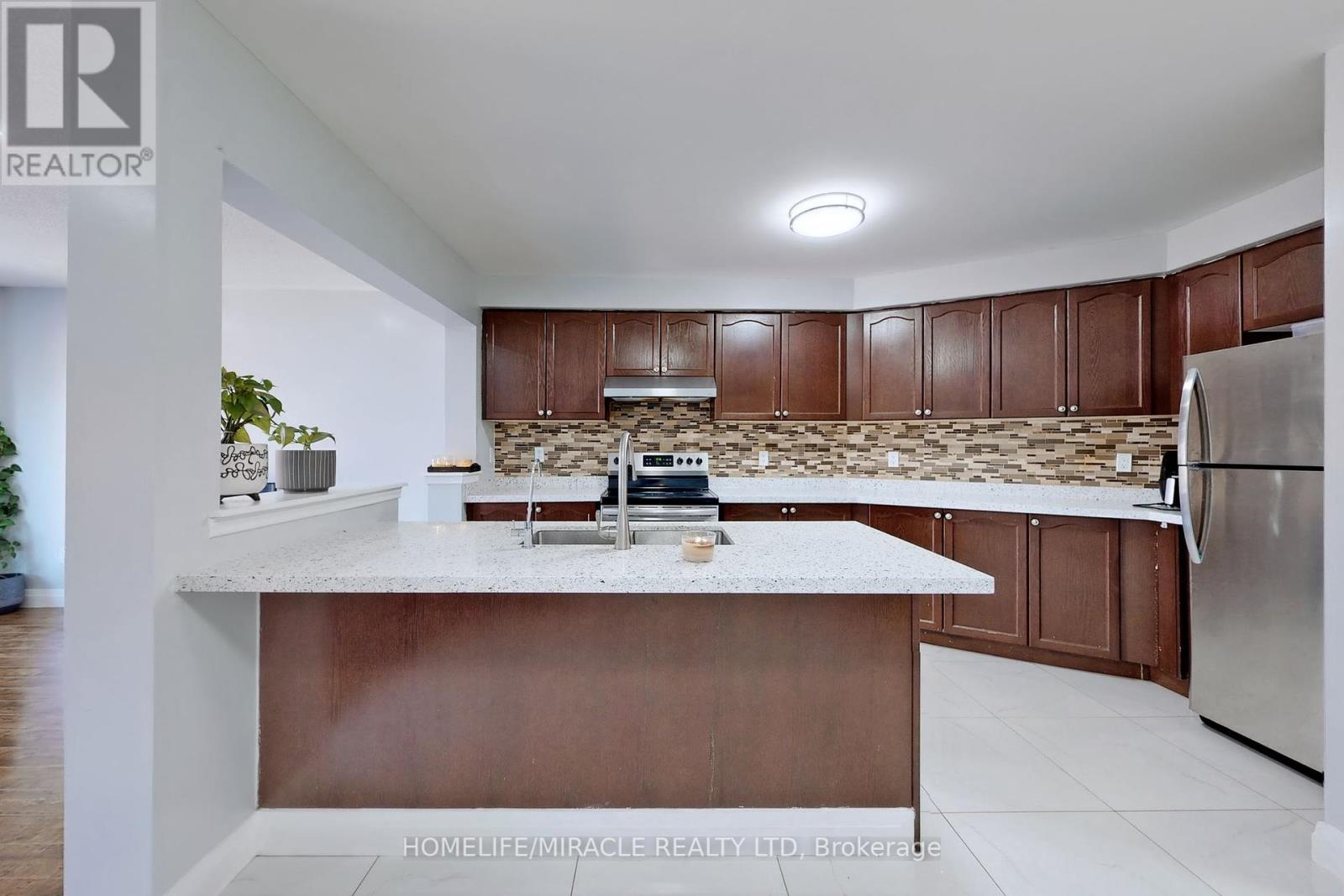 15 Masseyfield Street N, Brampton, Ontario  L6P 3E1 - Photo 6 - W12429551