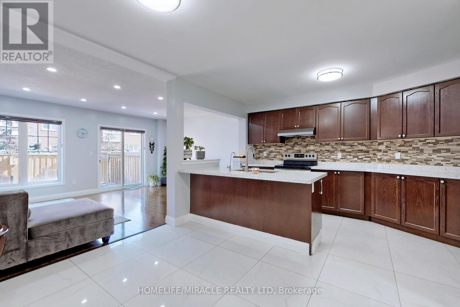 15 Masseyfield Street N, Brampton, Ontario  L6P 3E1 - Photo 7 - W12429551