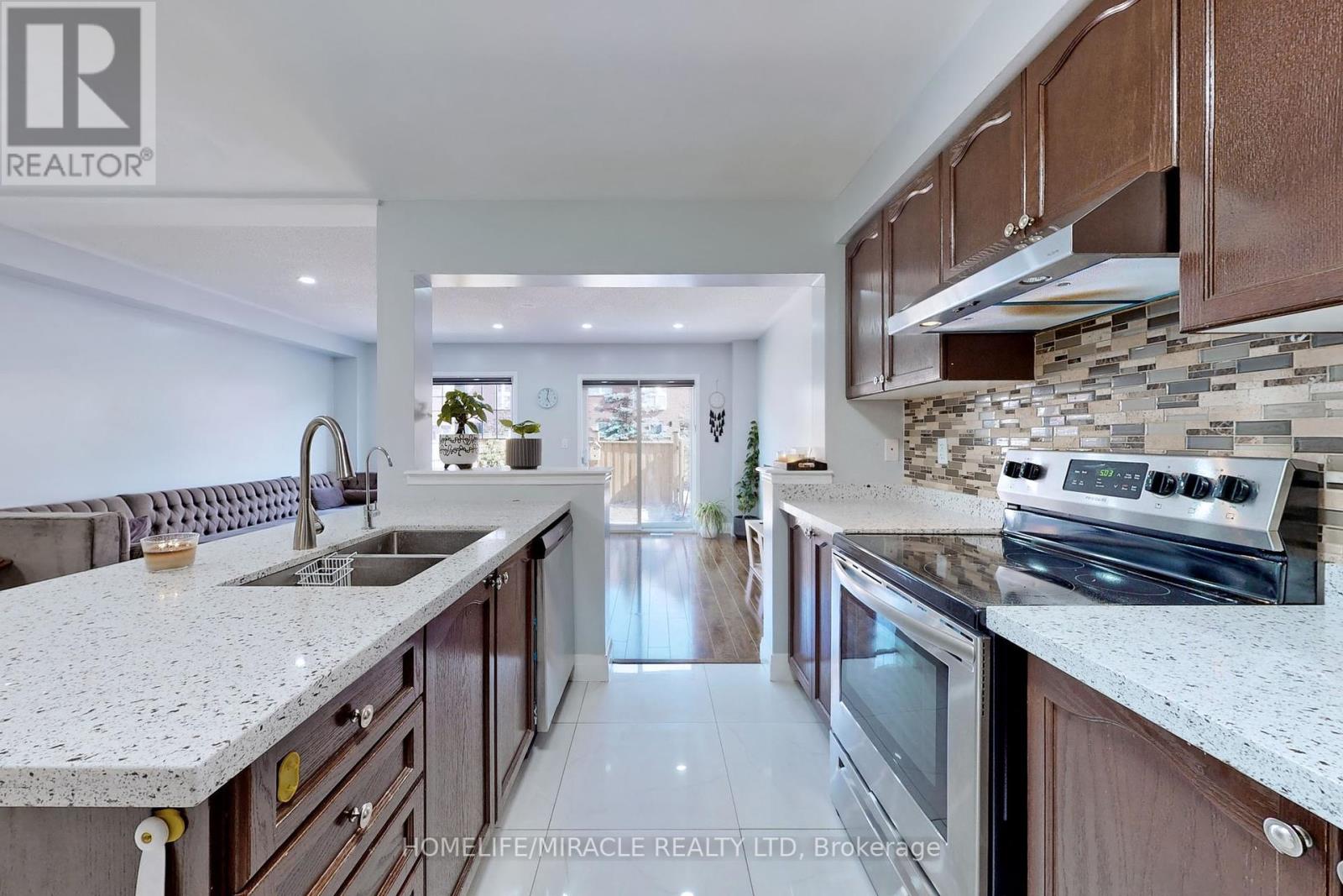 15 Masseyfield Street N, Brampton, Ontario  L6P 3E1 - Photo 9 - W12429551