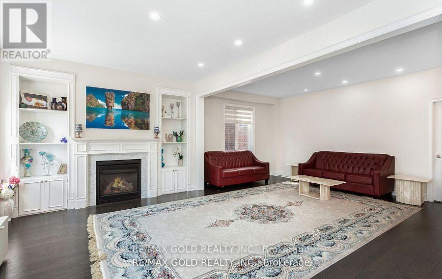 (Main & Second Floor) - 4 Buttonwood Road, Brampton, Ontario  L6P 4J9 - Photo 12 - W12429586