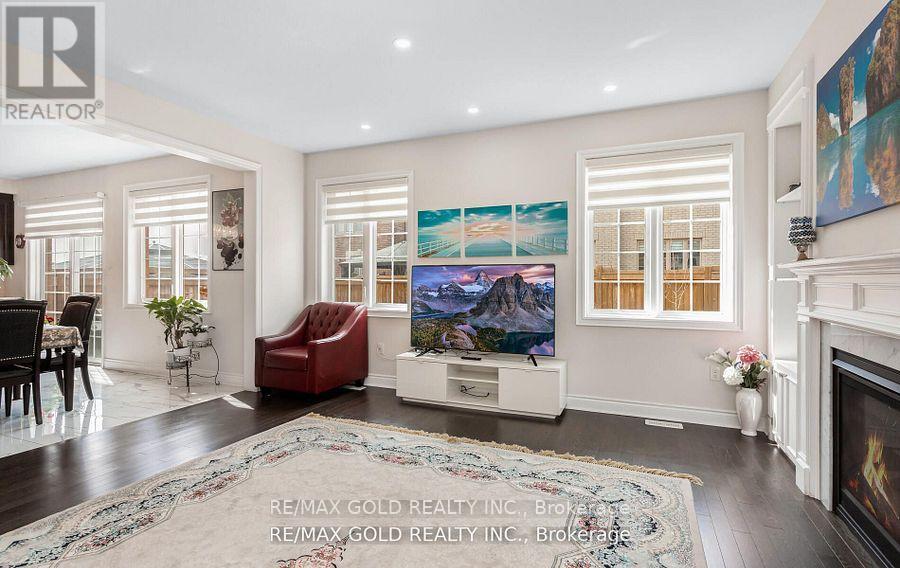 (Main & Second Floor) - 4 Buttonwood Road, Brampton, Ontario  L6P 4J9 - Photo 14 - W12429586
